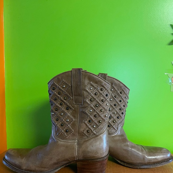 FRYE ,Brown Studded Leather Boots wonderful condition, made in SPAIN . - Picture 10 of 12